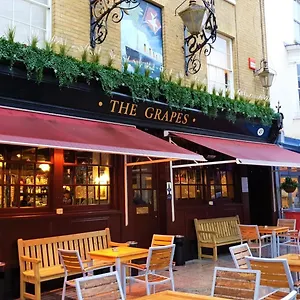 The Grapes Pub Inn Southampton